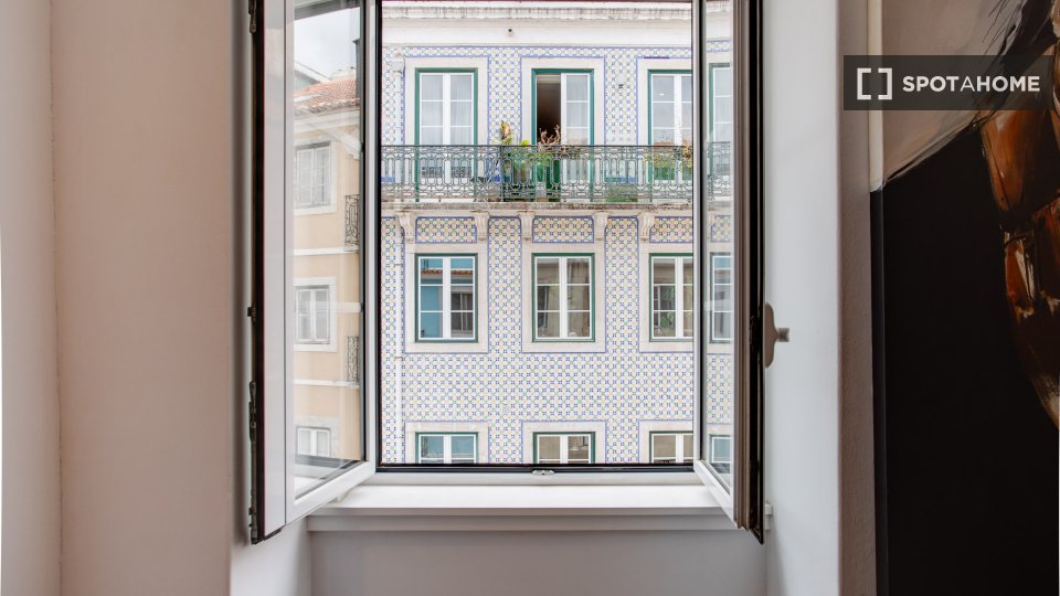 Apartment Lisbon, 2 beds — photo 30