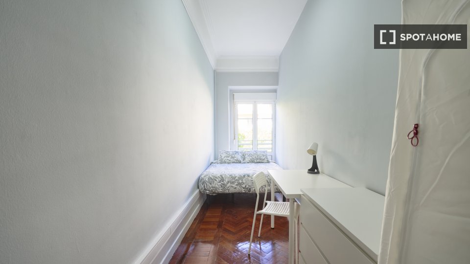 Double room Lisbon, 16 beds — photo 18