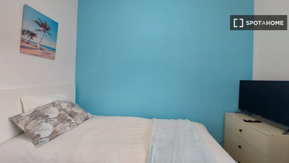 Double room Madrid, 4 beds, 100m² — photo 17