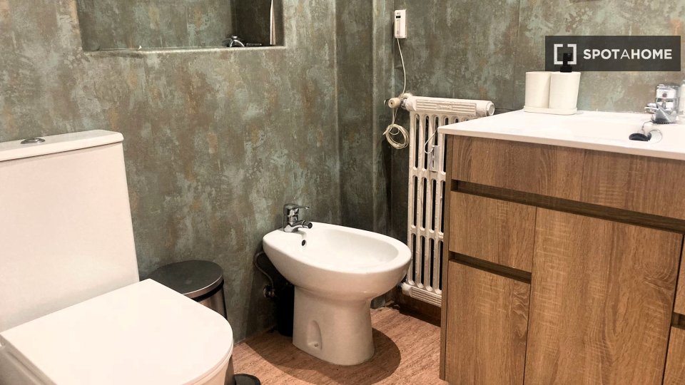 Double room Madrid, 5 beds, 140m² — photo 30