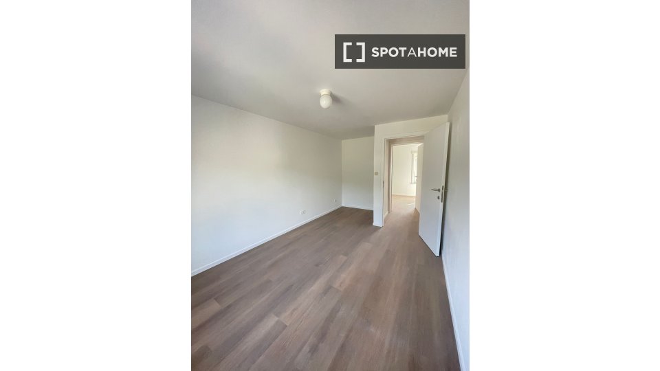 Double room Brussels, 4 beds, 15m² — photo 1