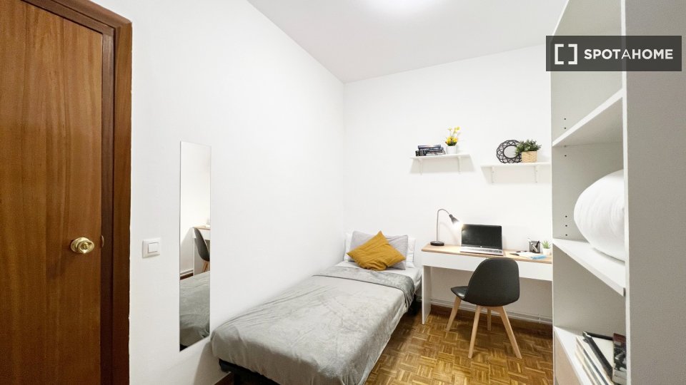 Double room Madrid, 9 beds, 200m² — photo 8