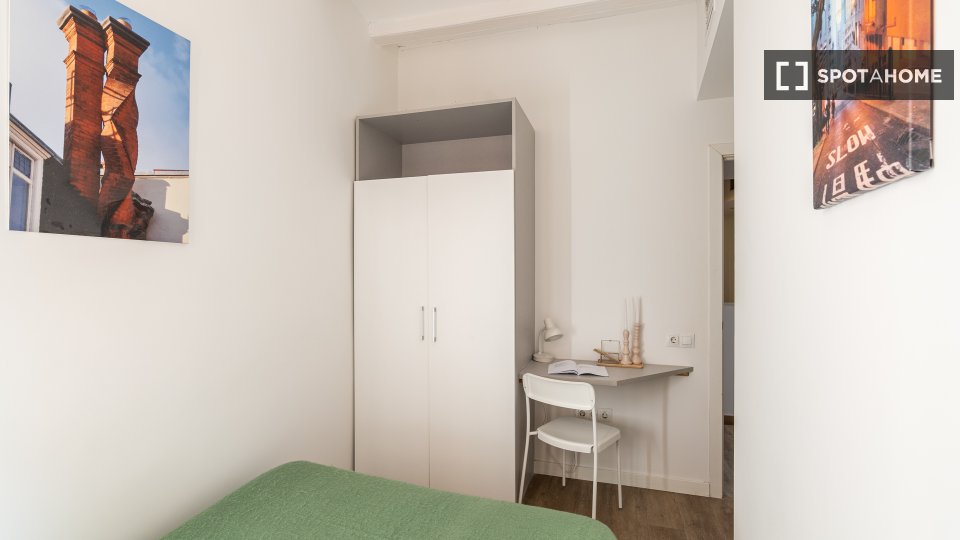 Double room Barcelona, 5 beds, 90m² — photo 3