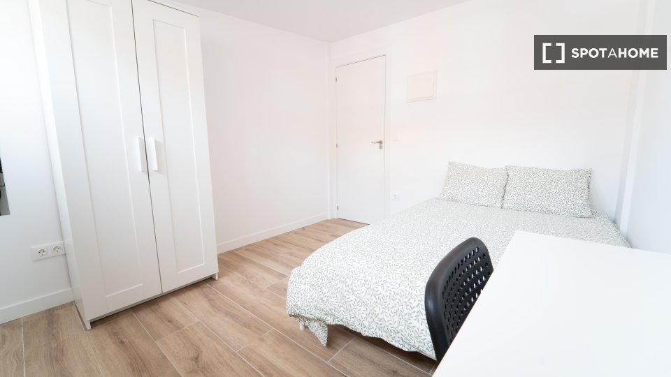 Double room Madrid, 5 beds — photo 13
