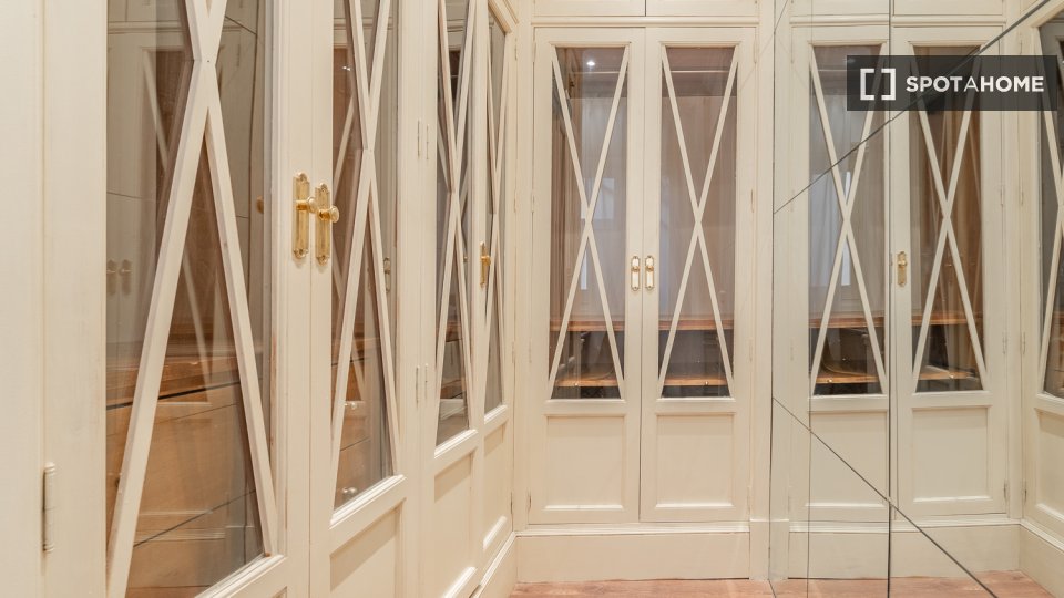 Double room Madrid, 10 beds, 173m² — photo 62