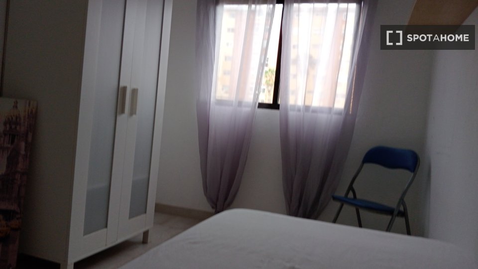 Double room Santa_Cruz_De_Tenerife, 3 beds, 75m² — photo 3