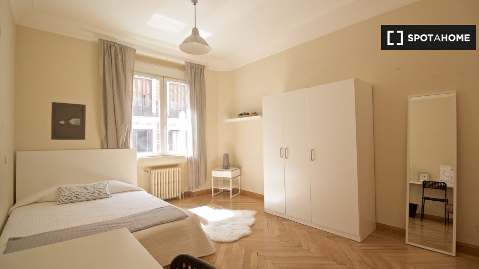 Double room Madrid, 6 beds, 140m² — photo 2