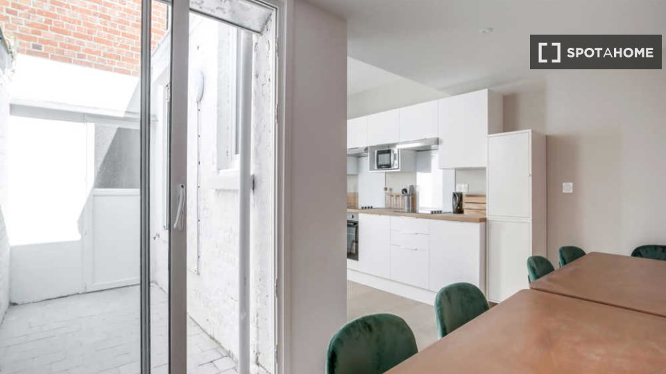 Double room Lille, 15 beds, 260m² — photo 1