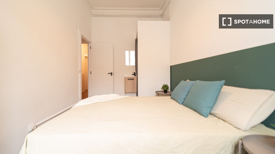 Double room Barcelona, 9 beds, 200m² — photo 3