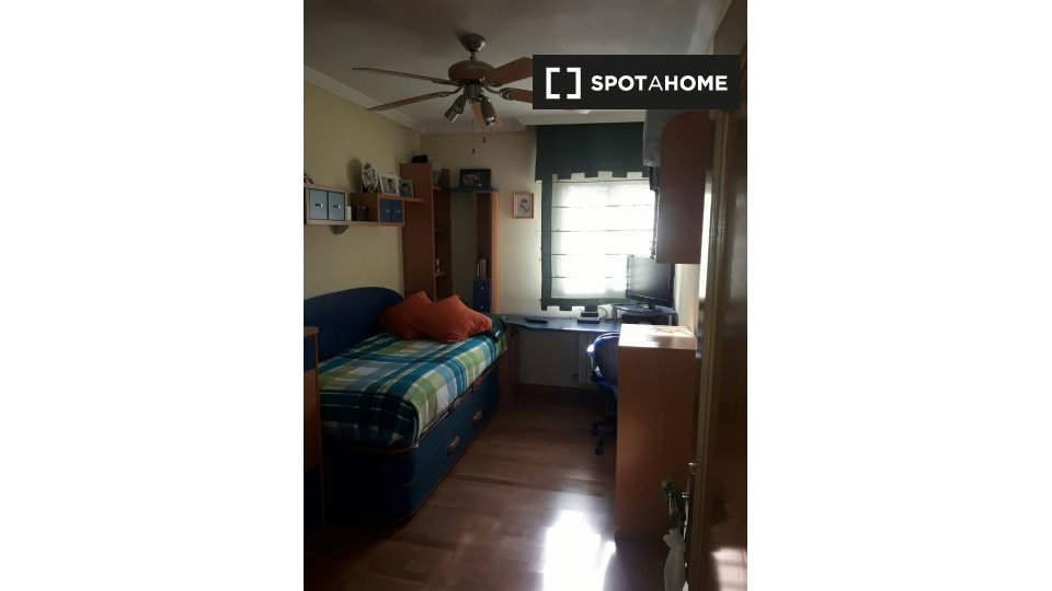 Double room Alcala_De_Henares, 2 beds — photo 1