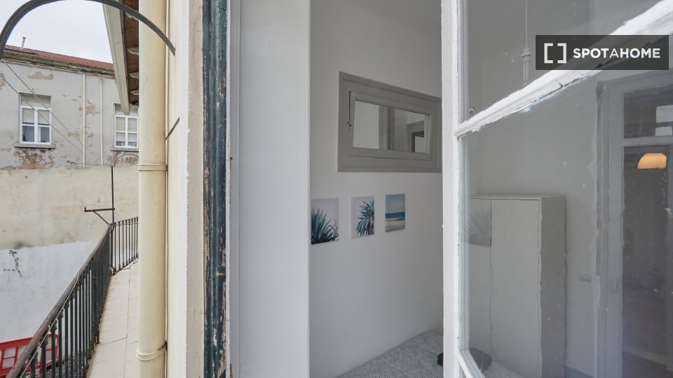 Double room Lisbon, 4 beds — photo 23