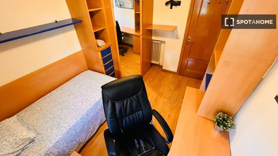 Double room Madrid, 4 beds — photo 8