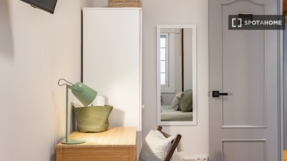 Double room Barcelona, 5 beds, 95m² — photo 25