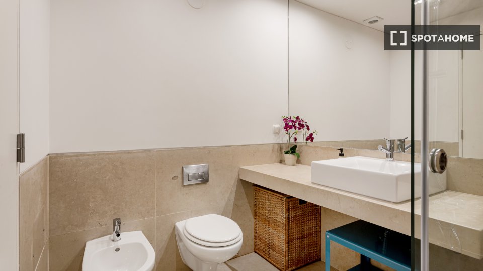 Apartment Lisbon, 2 beds — photo 16
