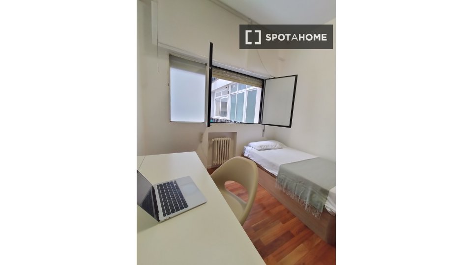 Double room Madrid, 4 beds, 120m² — photo 11