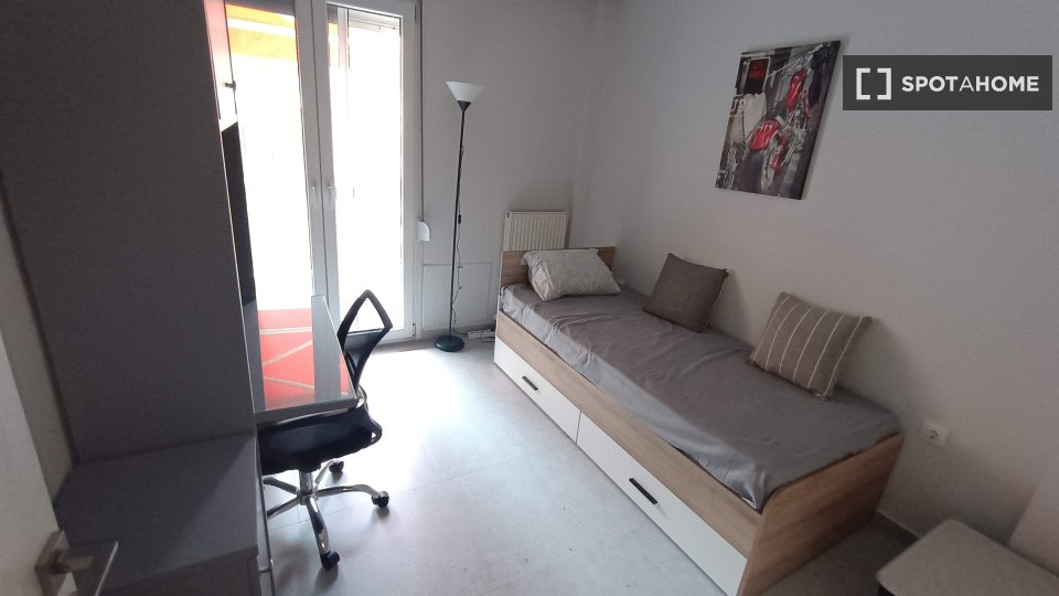 Double room Thessaloniki, 3 beds, 70m² — photo 8