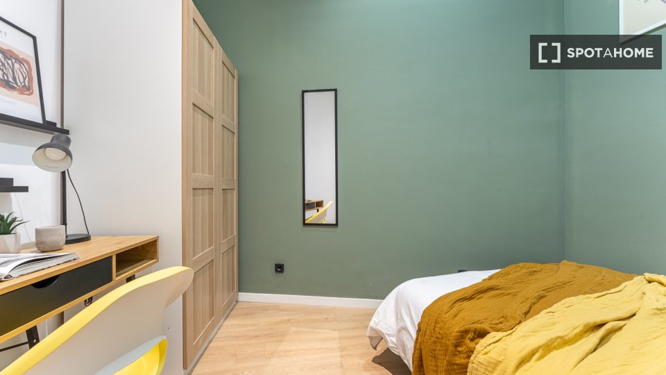Double room Madrid, 9 beds, 144m² — photo 6