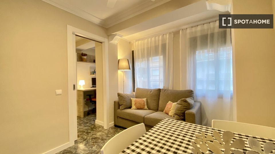 Apartment Barcelona, 3 beds, 62m² — photo 10