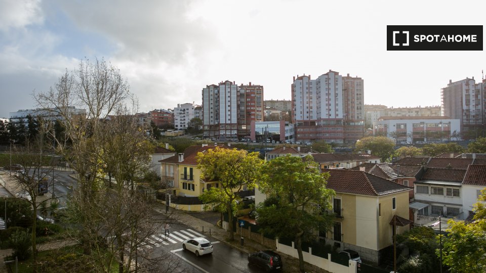 Double room Lisbon, 5 beds — photo 11