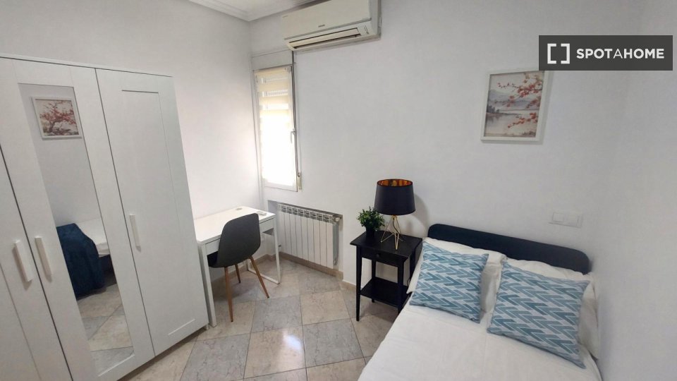 Double room Madrid, 4 beds, 95m² — photo 18