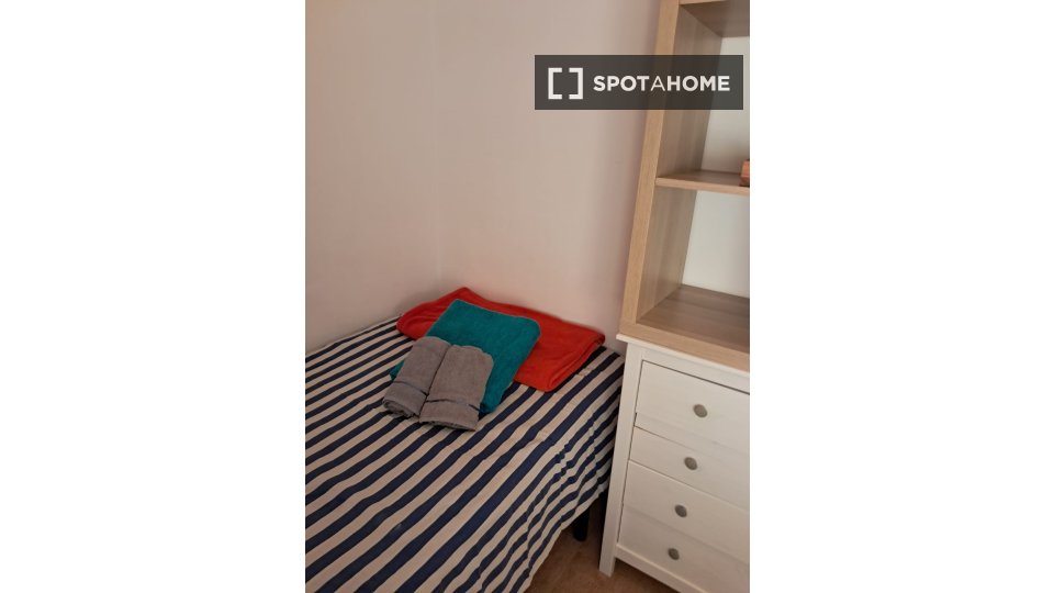 Double room Madrid, 4 beds, 140m² — photo 1