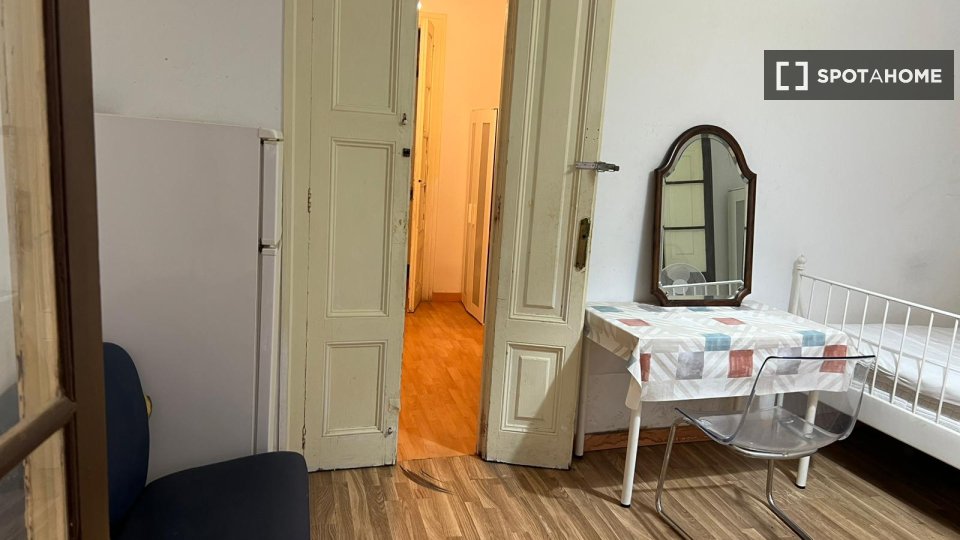 Double room Barcelona, 3 beds, 150m² — photo 33