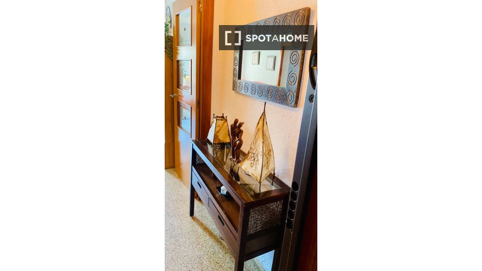 Apartment Valencia, 4 beds, 80m² — photo 18