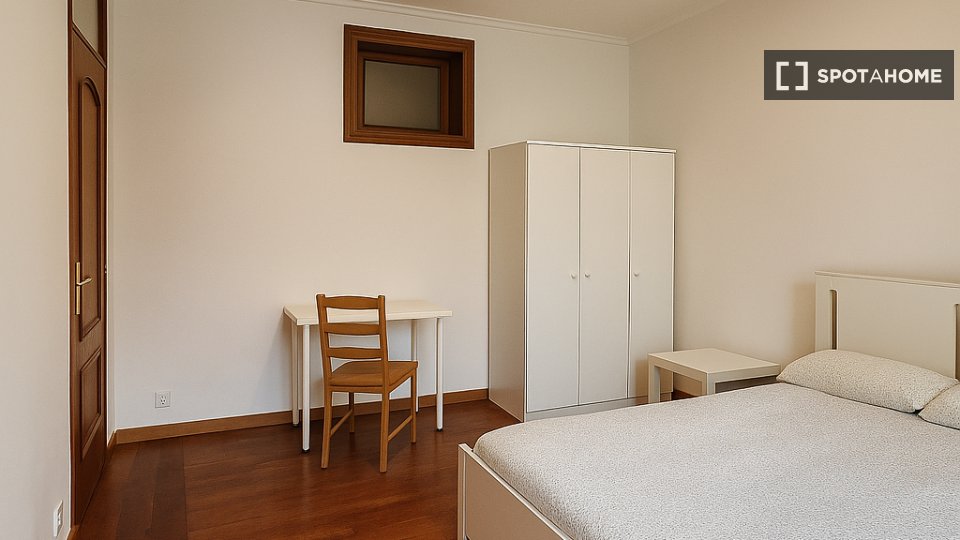 Double room Lisbon, 5 beds — photo 41