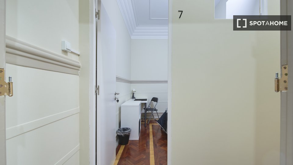 Double room Lisbon, 9 beds — photo 30
