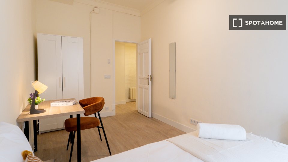 Double room Madrid, 9 beds — photo 5