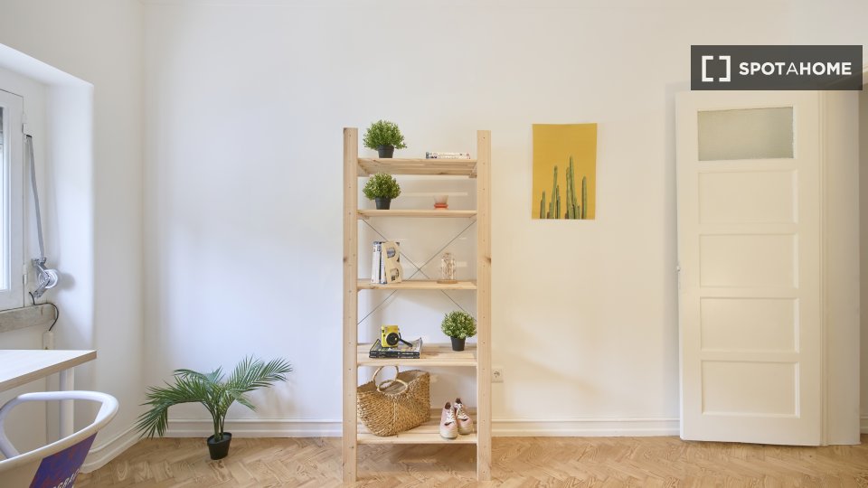 Double room Lisbon, 5 beds — photo 9