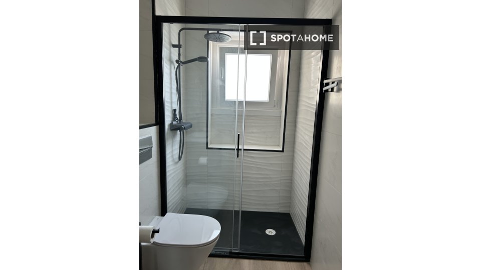 Apartment Lisbon, 2 beds, 83m² — photo 8