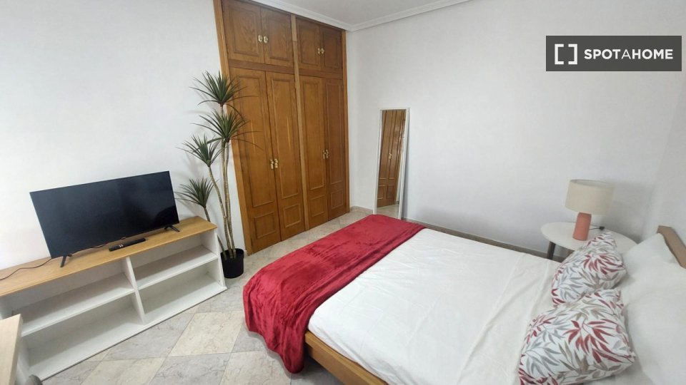 Double room Madrid, 4 beds, 95m² — photo 18