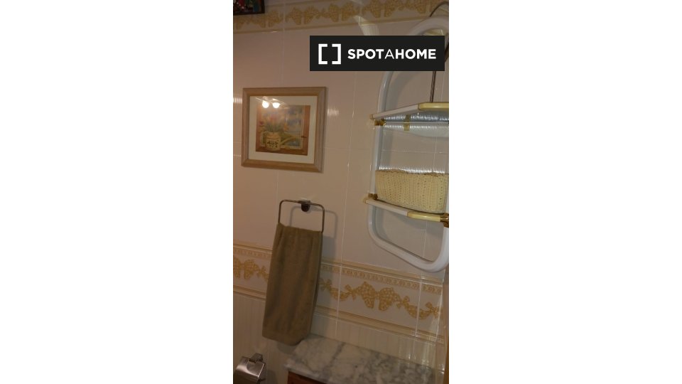 Double room Madrid, 3 beds — photo 16