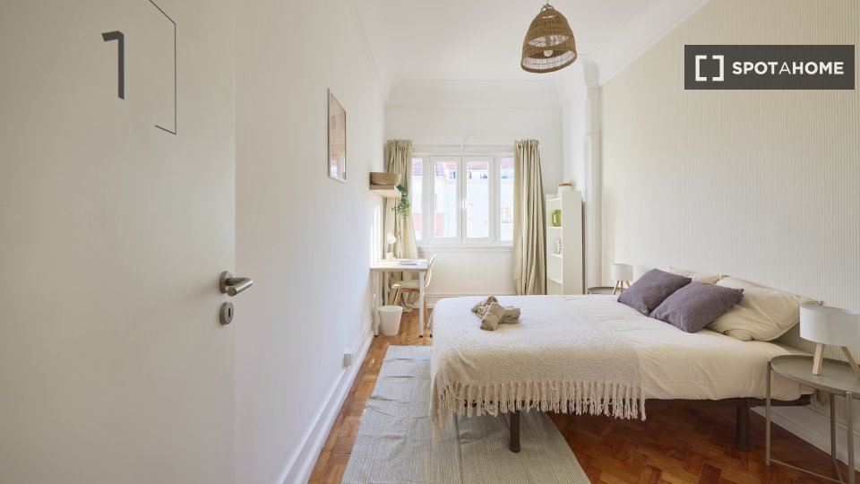 Double room Lisbon, 11 beds — photo 25