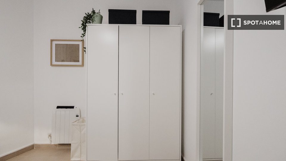 Double room Barcelona, 3 beds, 62m² — photo 5