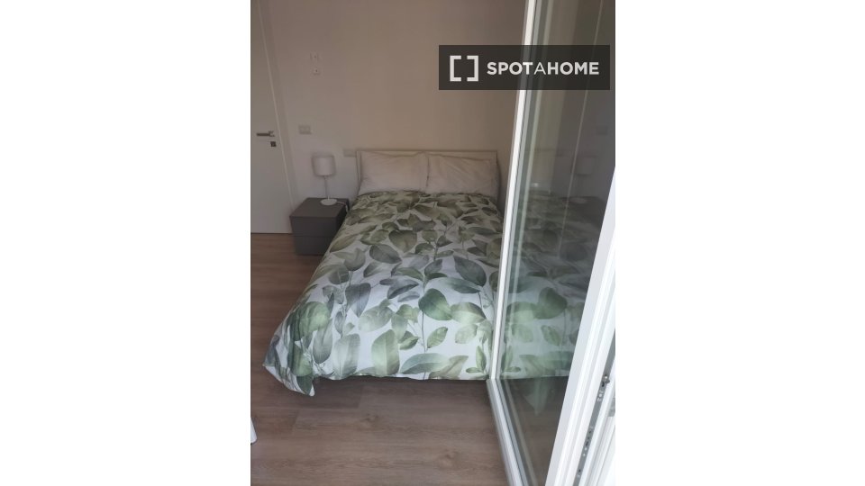 Camera in appartamento condiviso con 5 camere da letto a Stanga, Padova - a Padova