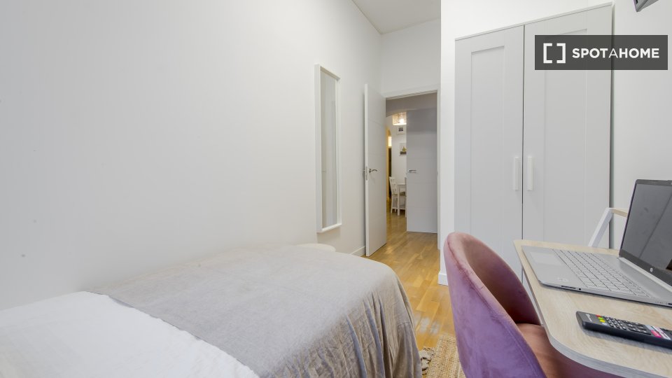 Double room Madrid, 6 beds, 120m² — photo 4