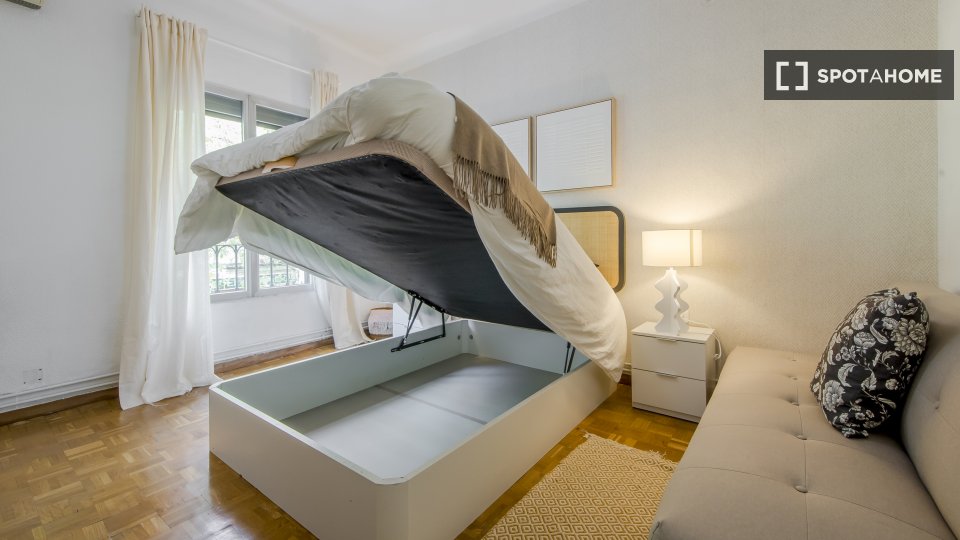 Double room Madrid, 4 beds, 120m² — photo 12
