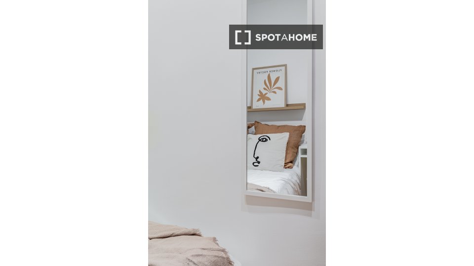 Double room Madrid, 10 beds, 173m² — photo 66