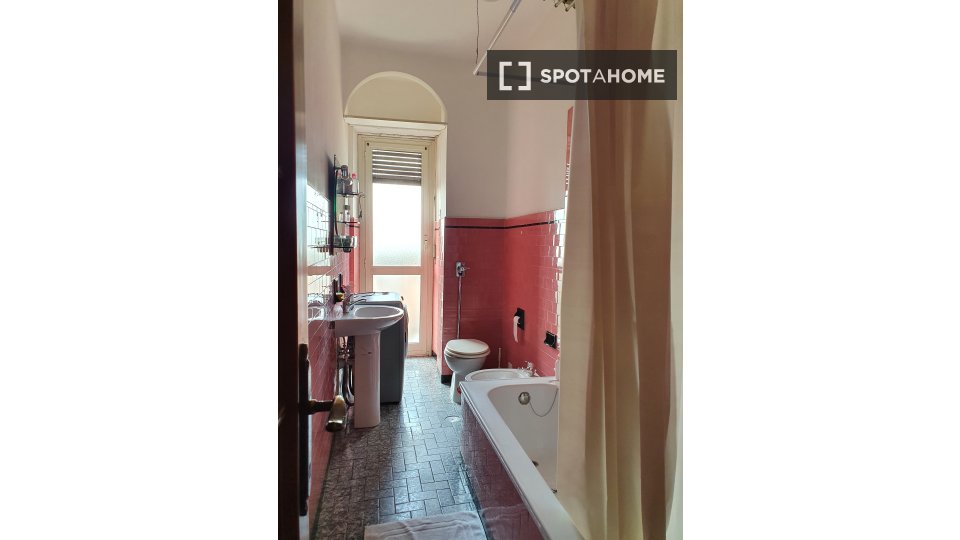 Double room Turin, 4 beds, 122m² — photo 16