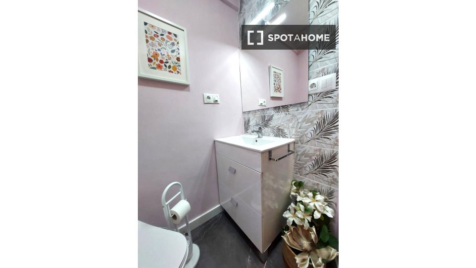 Double room Madrid, 3 beds, 60m² — photo 11