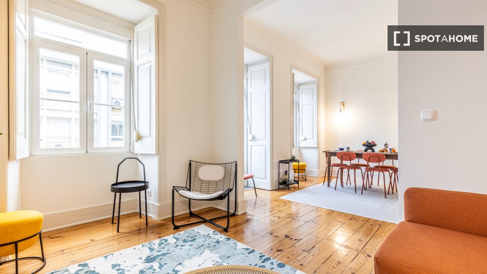 Double room Lisbon, 3 beds — photo 16