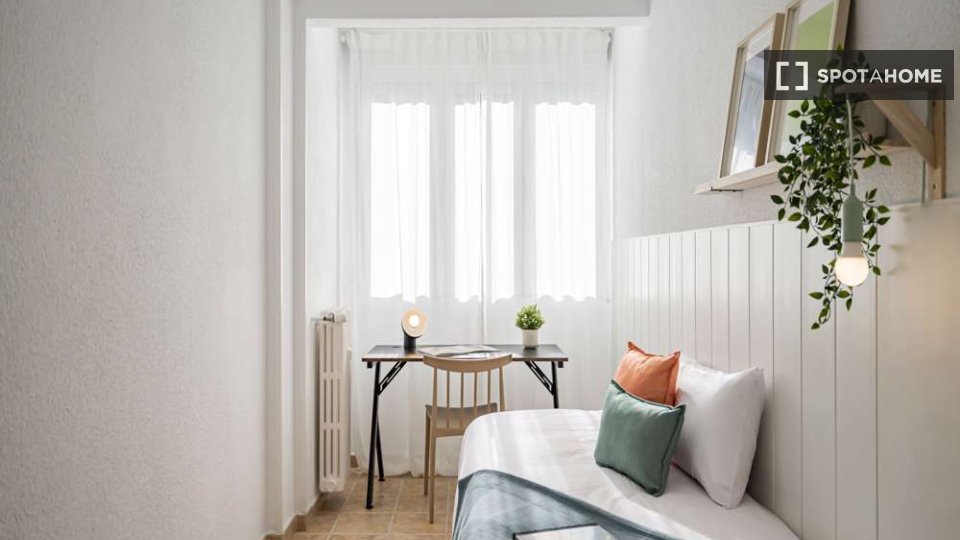 Double room Madrid, 25 beds — photo 8