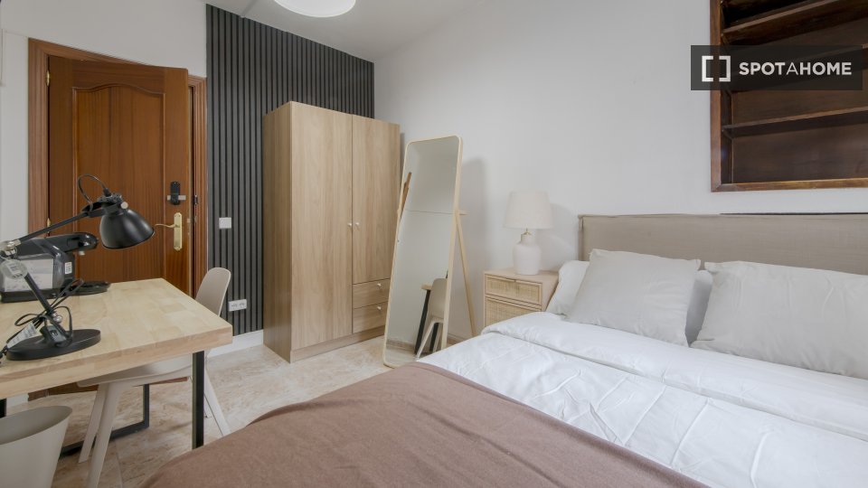 Double room Madrid, 4 beds — photo 6