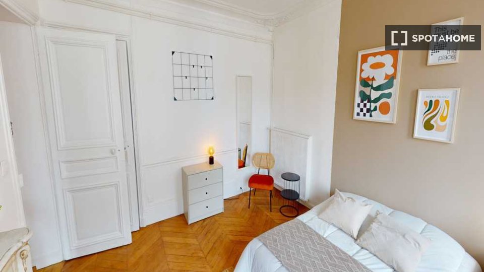 Double room Paris, 3 beds, 80m² — photo 12