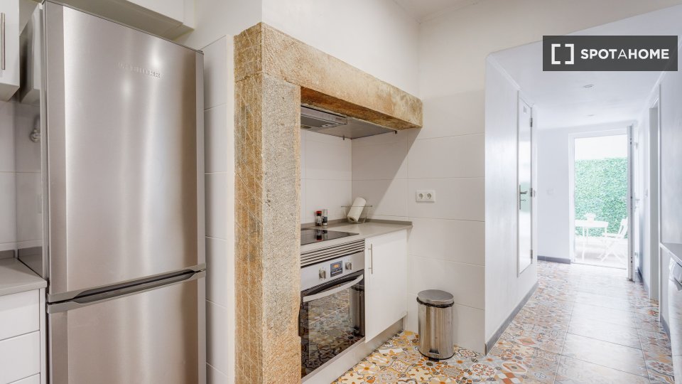 Apartment Lisbon, 2 beds — photo 24