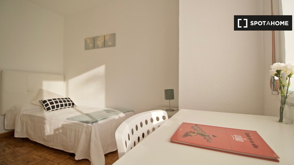 Double room Madrid, 4 beds, 120m² — photo 28