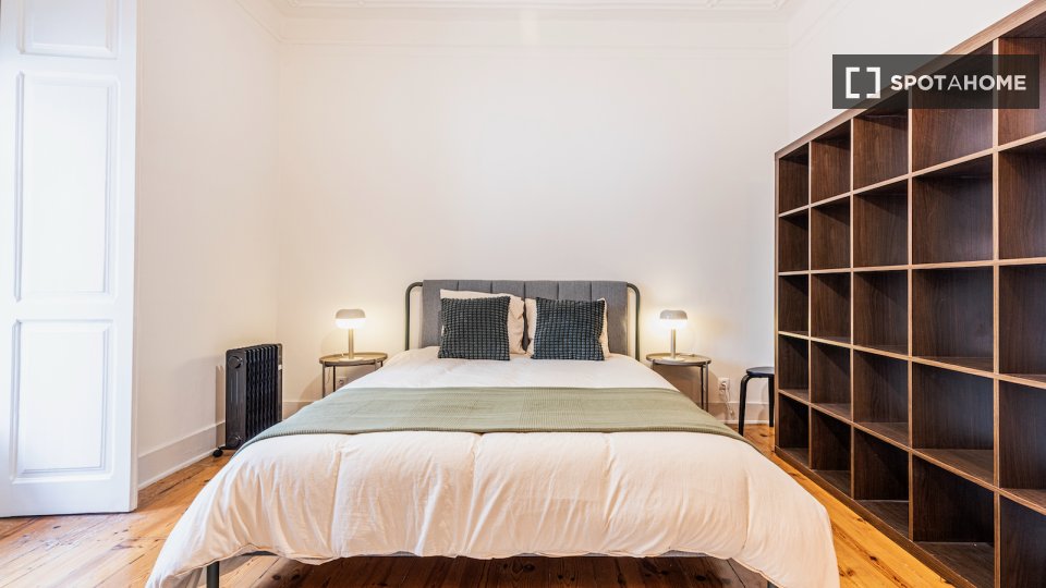 Double room Lisbon, 3 beds — photo 14