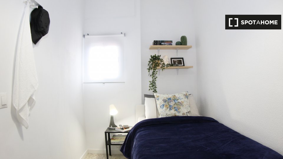 Double room Madrid, 5 beds, 100m² — photo 4